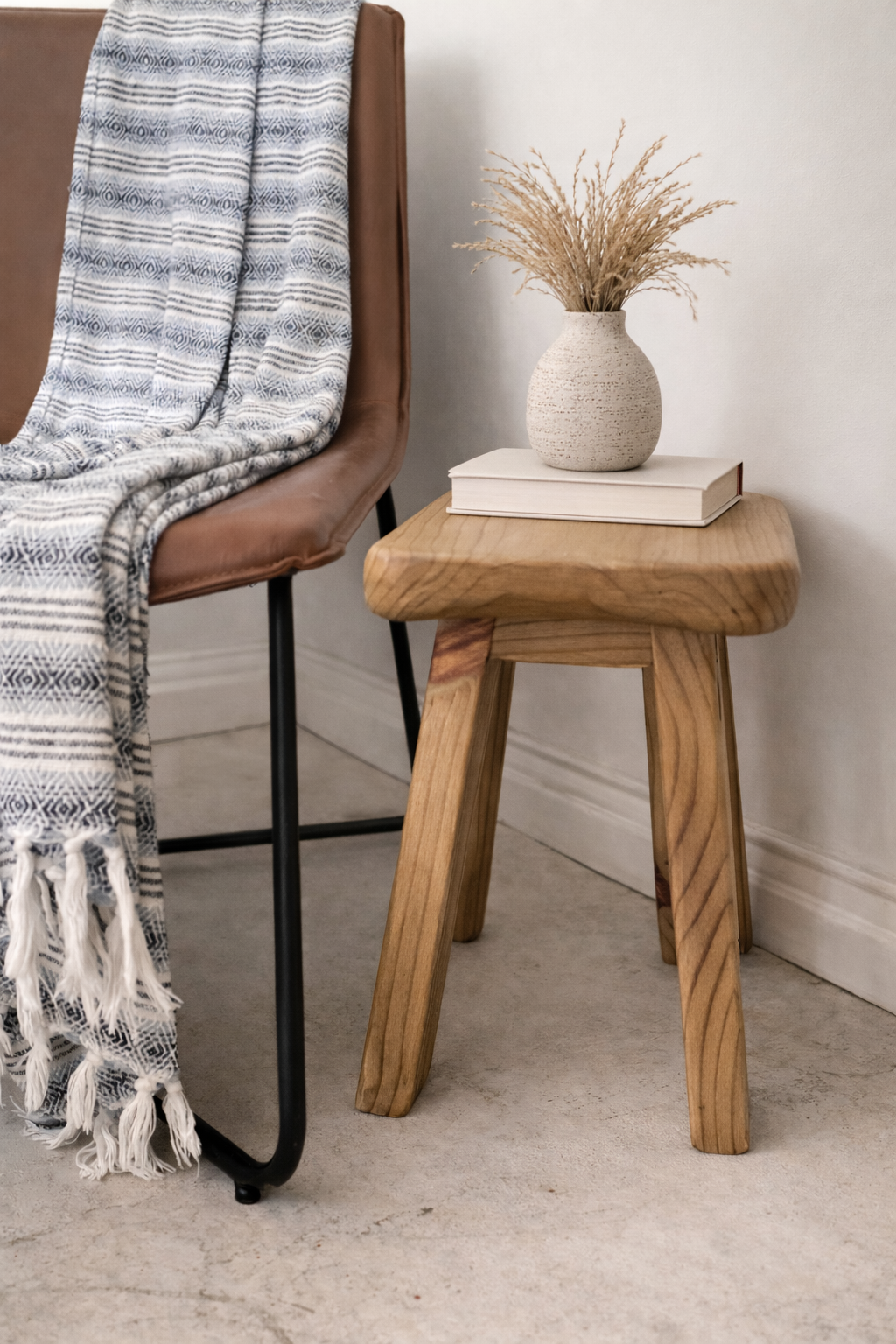 Duna milk stool