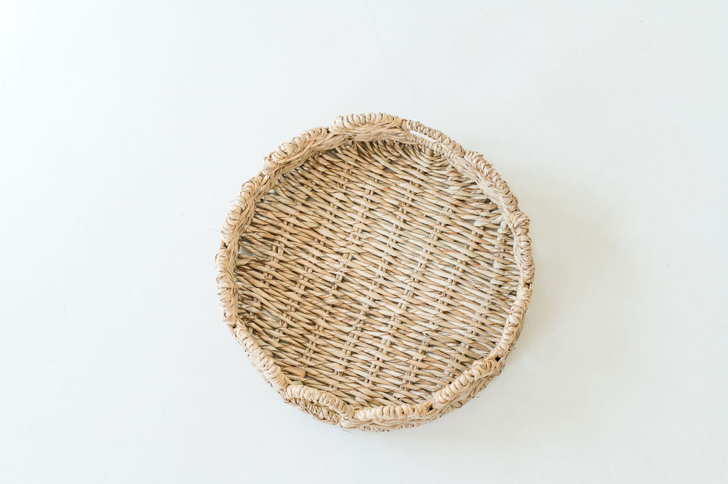 Round scalloped tray
